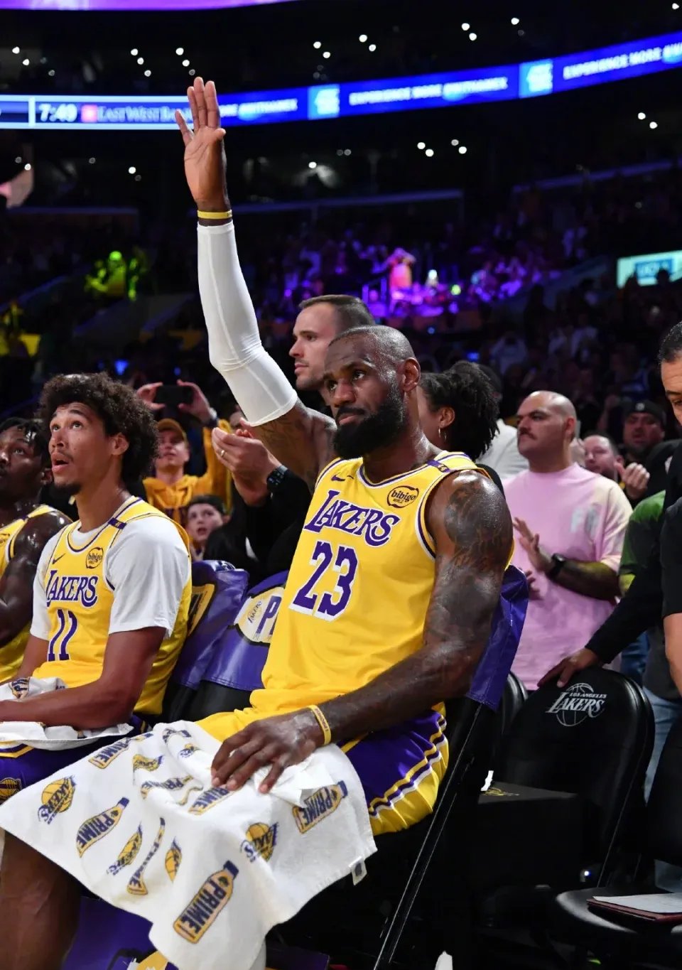 开云下载-江苏队险胜勇士，字母哥高光表现